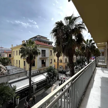 Seaside Beacon شقة